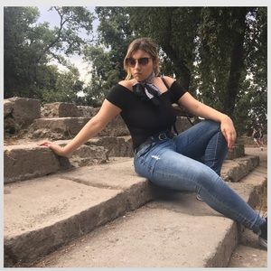 Meet your Posher, Maya